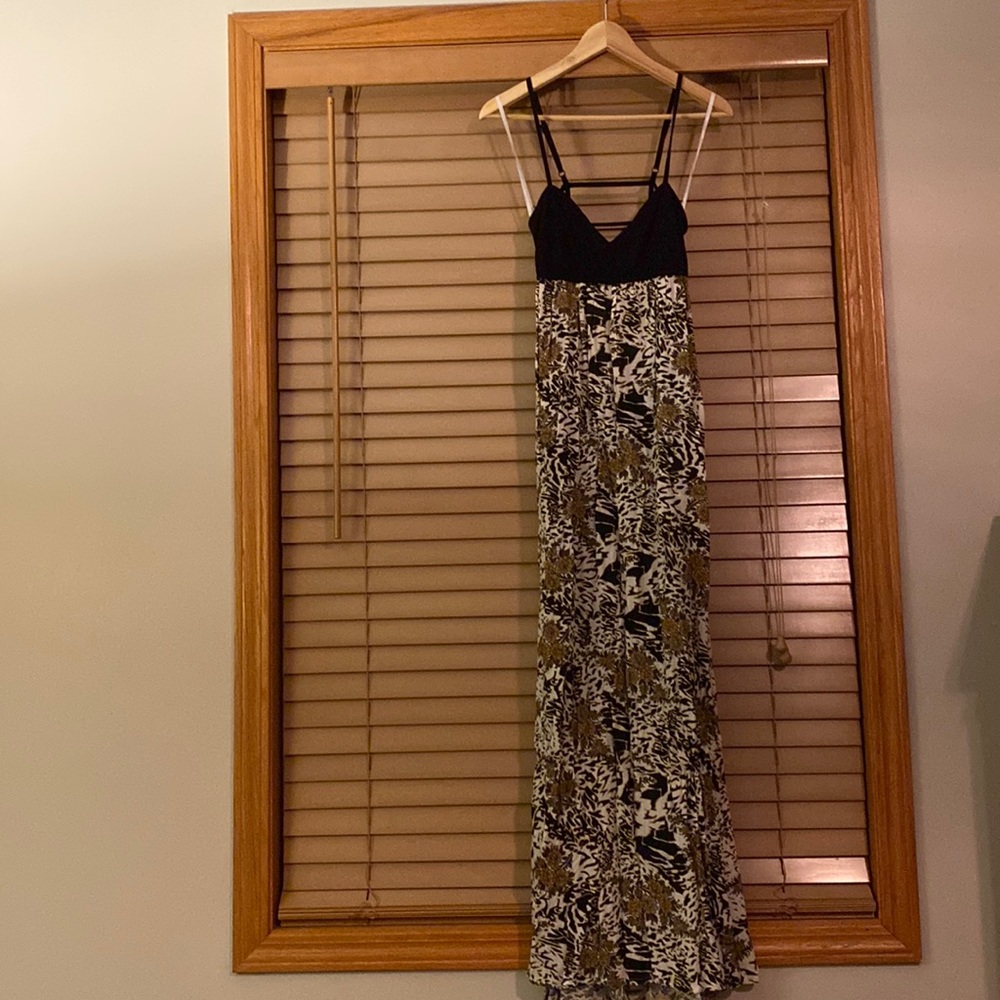 RVCA -M womens maxi dress with open back- worn once